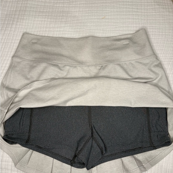 NWT • Vuori Women’s Halo Performance Skirt, in Salt Heather, Size MEDIUM - Picture 9 of 14
